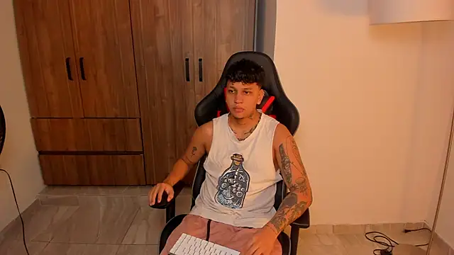 Snapshot of Jake_simons chatting on 09/15/25, 02:00 Jake simons online show from 09/15/25, 02:00