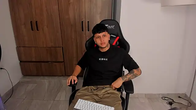 Snapshot of Jake_simons chatting on 10/02/25, 12:12 Jake simons online show from 10/02/25, 12:12