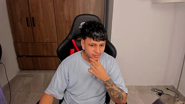 Snapshot of Jake_simons chatting on 10/10/25, 01:54 Jake simons online show from 10/10/25, 01:54