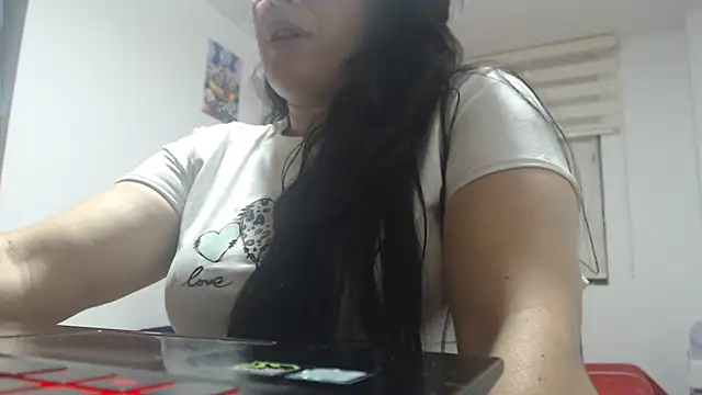 andreaisis2 online show from 11/11/25, 12:54