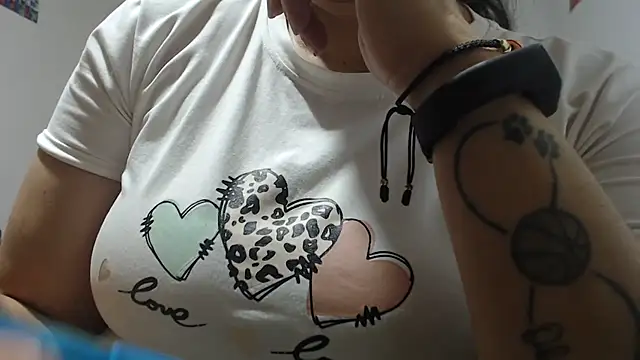 andreaisis2 online show from 11/26/25, 10:11