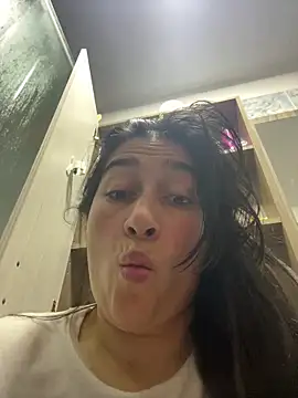 Snapshot of andreaisis2 chatting on 04/27/26, 04:49 andreaisis2 online show from 04/27/26, 04:49