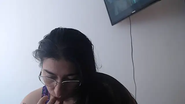 Snapshot of andreaisis2 chatting on 05/16/26, 06:17 andreaisis2 online show from 05/16/26, 06:17