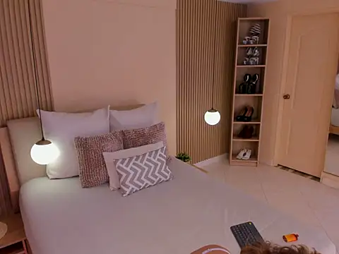 EricaCopola online show from 10/01/25, 02:28