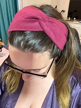 DienkaGreen online show from 11/18/25, 08:08