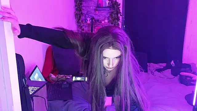 Moxxxie online show from 11/29/25, 05:49