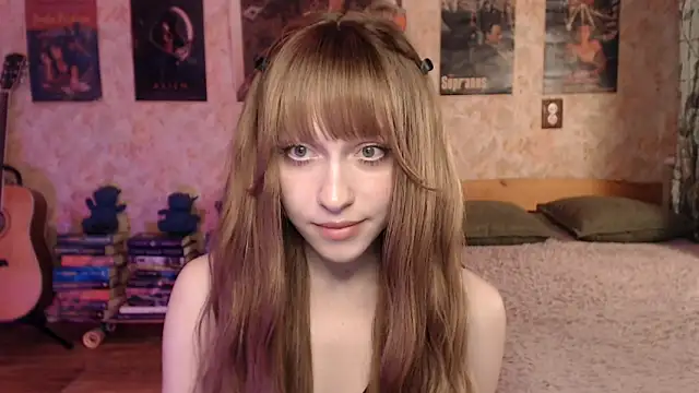 Snapshot of Friendly_Ellie chatting on 05/09/26, 12:27 Friendly Ellie online show from 05/09/26, 12:27