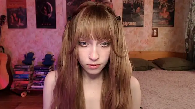 Snapshot of Friendly_Ellie chatting on 05/20/26, 12:17 Friendly Ellie online show from 05/20/26, 12:17