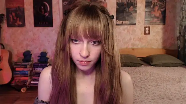 Snapshot of Friendly_Ellie chatting on 06/01/26, 12:18 Friendly Ellie online show from 06/01/26, 12:18