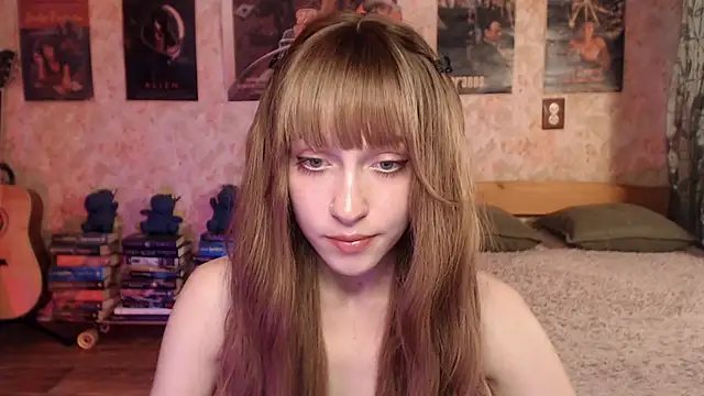 Snapshot of Friendly_Ellie chatting on 06/09/26, 12:44 Friendly Ellie online show from 06/09/26, 12:44