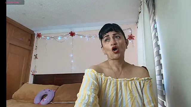 ISABEEL SOFIA01 online show from 05/09/26, 02:22