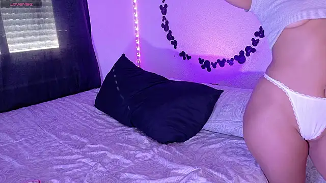 KLOE MARTINS online show from 03/19/26, 08:40