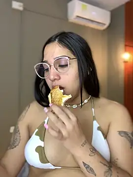 Snapshot of Amandanauty chatting on 12/21/24, 03:03 Amandanauty online show from 12/21/24, 03:03