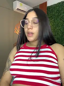 Snapshot of Amandanauty chatting on 02/27/25, 12:32 Amandanauty online show from 02/27/25, 12:32