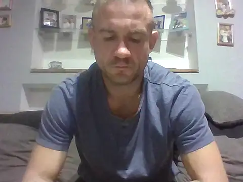 Snapshot of aroj95 chatting on 09/16/25, 05:25 aroj95 online show from 09/16/25, 05:25