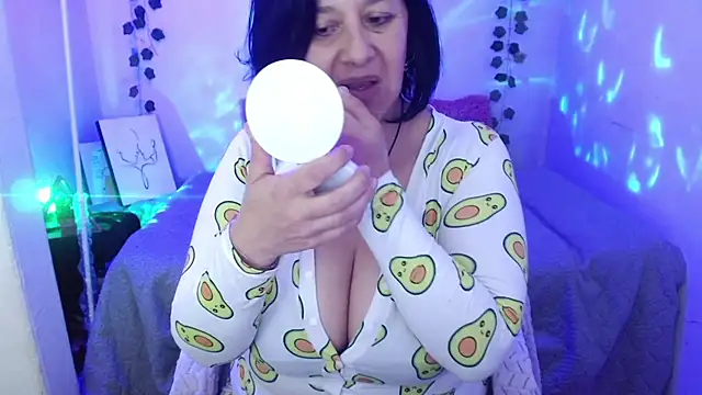 camilalatti online show from 10/18/25, 12:24