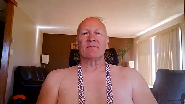 Snapshot of BasicAnt chatting on 06/08/26, 03:01 BasicAnt online show from 06/08/26, 03:01