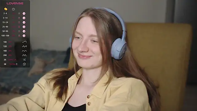 Snapshot of mollytuck chatting on 12/14/24, 02:42 mollytuck online show from 12/14/24, 02:42