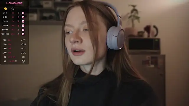 Snapshot of mollytuck chatting on 12/15/24, 02:48 mollytuck online show from 12/15/24, 02:48