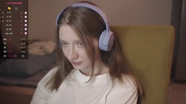 Snapshot of mollytuck chatting on 12/19/24, 01:51 mollytuck online show from 12/19/24, 01:51