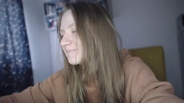 Snapshot of mollytuck chatting on 01/12/25, 10:34 mollytuck online show from 01/12/25, 10:34