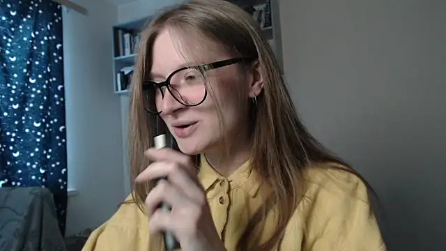 Snapshot of mollytuck chatting on 03/08/25, 12:20 mollytuck online show from 03/08/25, 12:20