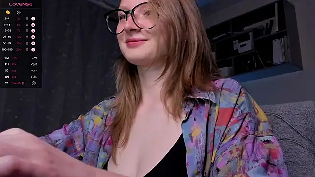 Snapshot of mollytuck chatting on 09/15/25, 04:40 mollytuck online show from 09/15/25, 04:40