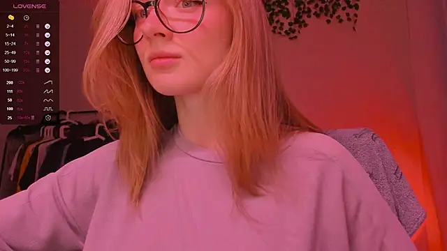 Snapshot of mollytuck chatting on 10/03/25, 03:53 mollytuck online show from 10/03/25, 03:53