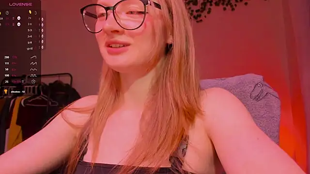 Snapshot of mollytuck chatting on 10/28/25, 03:14 mollytuck online show from 10/28/25, 03:14