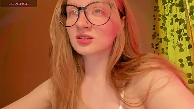 Snapshot of mollytuck chatting on 06/30/26, 03:57 mollytuck online show from 06/30/26, 03:57