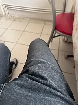 MAHKE12 online show from 10/31/25, 07:31