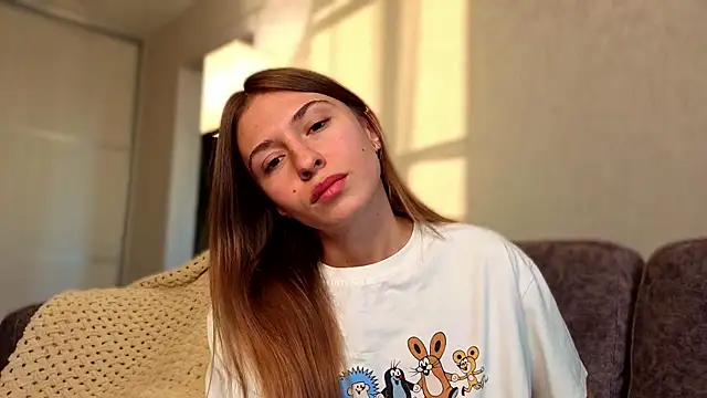 LovelyKatea online show from 10/11/25, 12:15