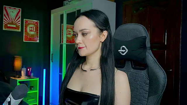 QueenAliss online show from 12/19/25, 11:28