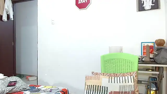 Snapshot of -Anarka- chatting on 12/17/25, 09:21 -Anarka- online show from 12/17/25, 09:21