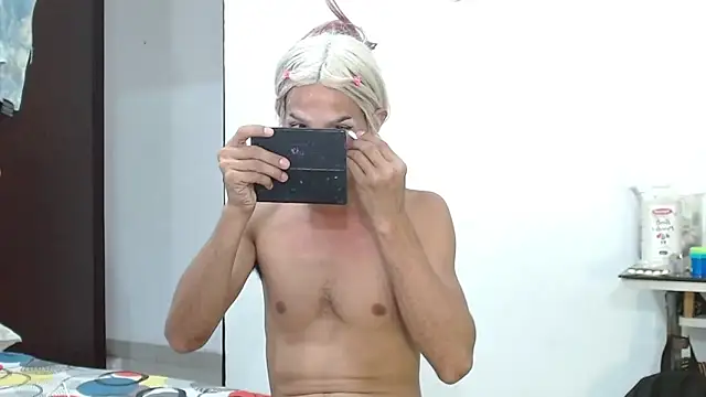 Snapshot of -Anarka- chatting on 12/21/25, 07:10 -Anarka- online show from 12/21/25, 07:10