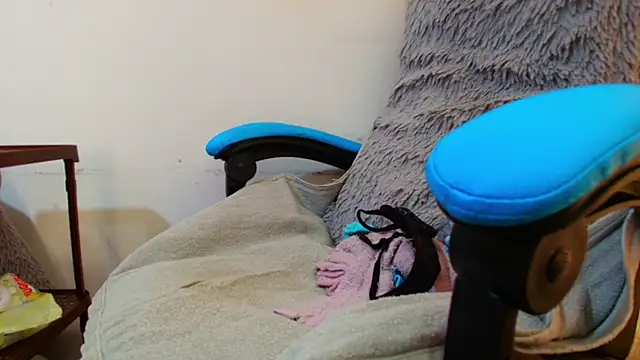 klylls squirt  online show from 04/20/26, 07:15