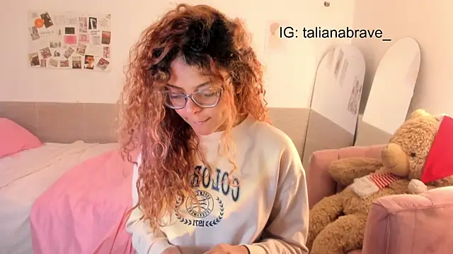 Snapshot of ValienteGirl_ chatting on 09/30/25, 03:22 ValienteGirl  online show from 09/30/25, 03:22