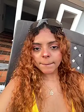 Snapshot of ValienteGirl_ chatting on 10/13/25, 10:32 ValienteGirl  online show from 10/13/25, 10:32