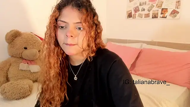 Snapshot of ValienteGirl_ chatting on 10/17/25, 01:20 ValienteGirl  online show from 10/17/25, 01:20