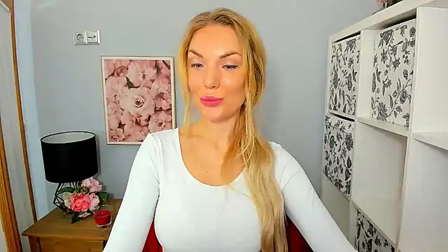 Snapshot of AulloraHoney chatting on 12/03/24, 09:22 AulloraHoney online show from 12/03/24, 09:22