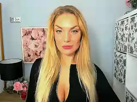 Snapshot of AulloraHoney chatting on 12/06/24, 10:05 AulloraHoney online show from 12/06/24, 10:05