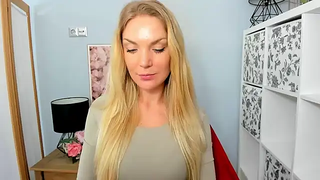 Snapshot of AulloraHoney chatting on 01/27/25, 10:06 AulloraHoney online show from 01/27/25, 10:06