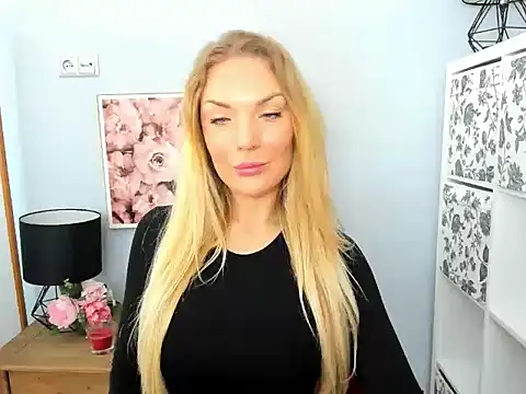 Snapshot of AulloraHoney chatting on 03/10/25, 06:16 AulloraHoney online show from 03/10/25, 06:16