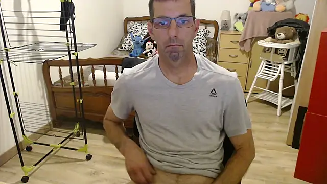 steph19x5 online show from 04/15/26, 07:58