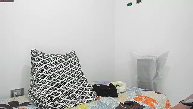 Snapshot of perla_jeff chatting on 12/03/24, 09:34 perla jeff online show from 12/03/24, 09:34