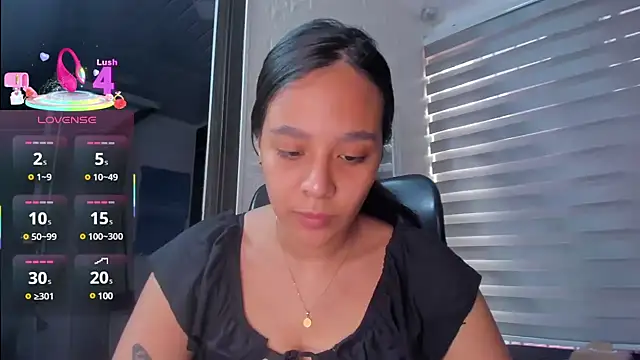 Snapshot of Little_Amber6 chatting on 03/07/25, 08:33 Little Amber6 online show from 03/07/25, 08:33