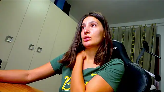 Snapshot of GodlyTheia chatting on 10/25/25, 04:24 GodlyTheia online show from 10/25/25, 04:24