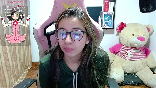 Snapshot of Maggie_Fox3 chatting on 12/07/24, 02:09 Maggie Fox3 online show from 12/07/24, 02:09