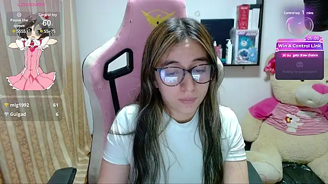 Snapshot of Maggie_Fox3 chatting on 12/18/24, 12:21 Maggie Fox3 online show from 12/18/24, 12:21