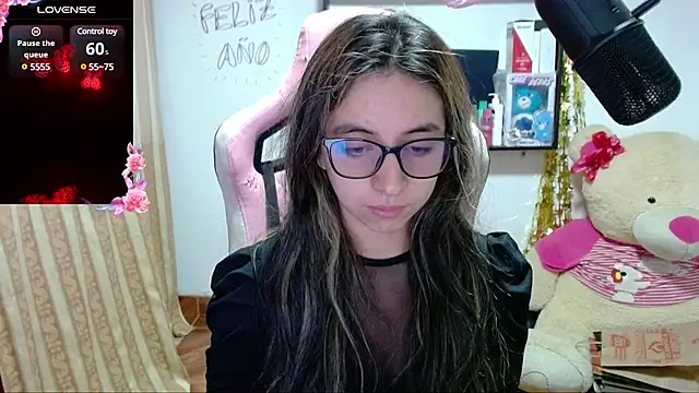 Snapshot of Maggie_Fox3 chatting on 01/20/25, 01:50 Maggie Fox3 online show from 01/20/25, 01:50